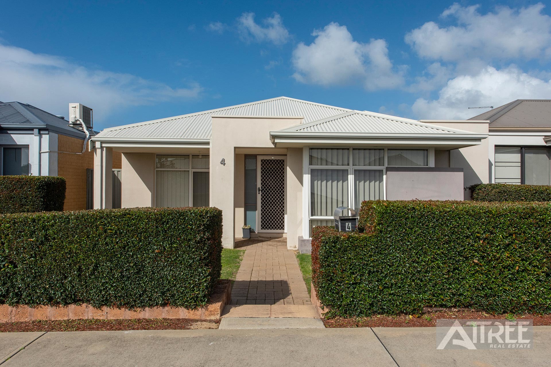 4 Balliol Court, Piara Waters WA 6112