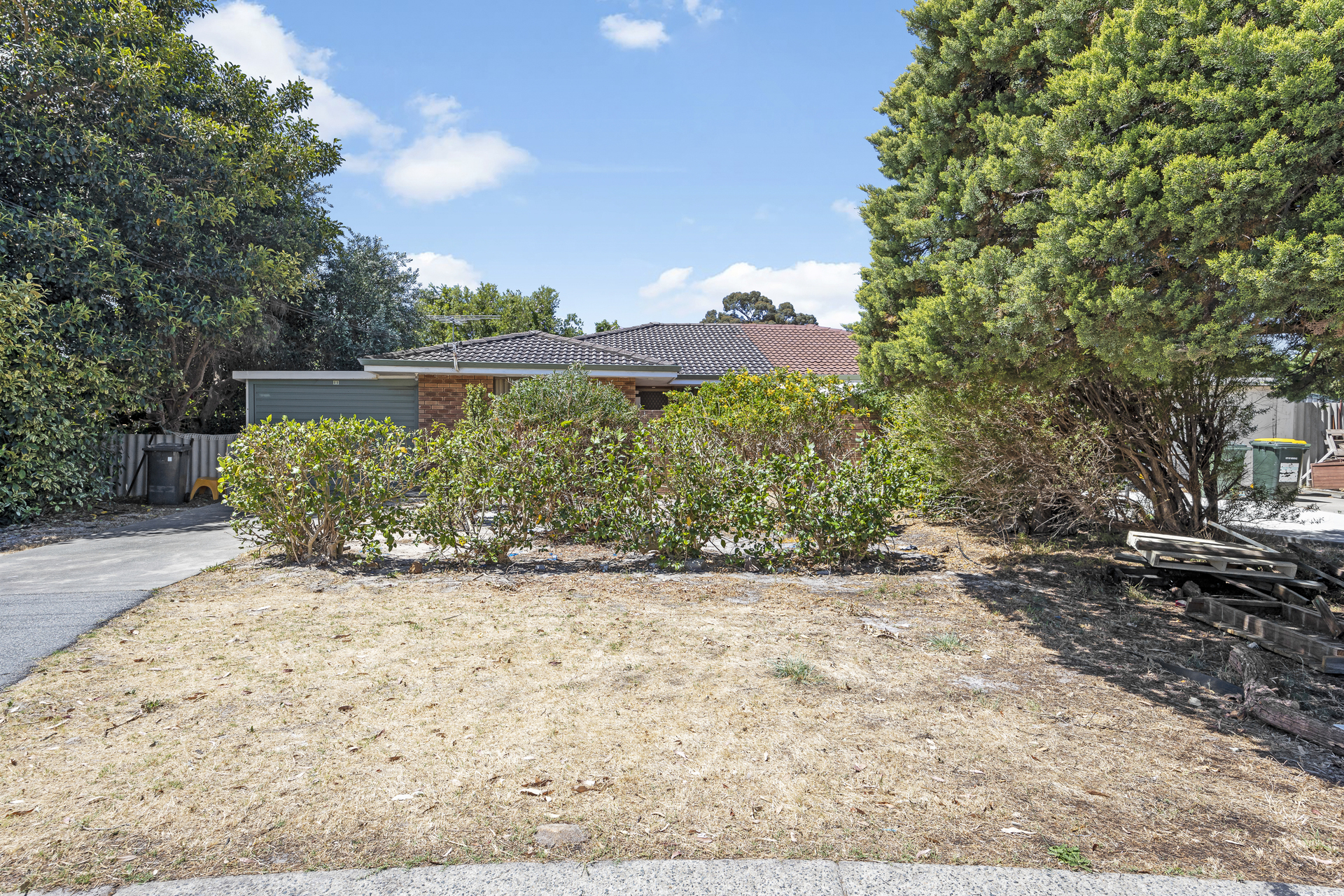 11 Exon Court, Camillo WA 6111