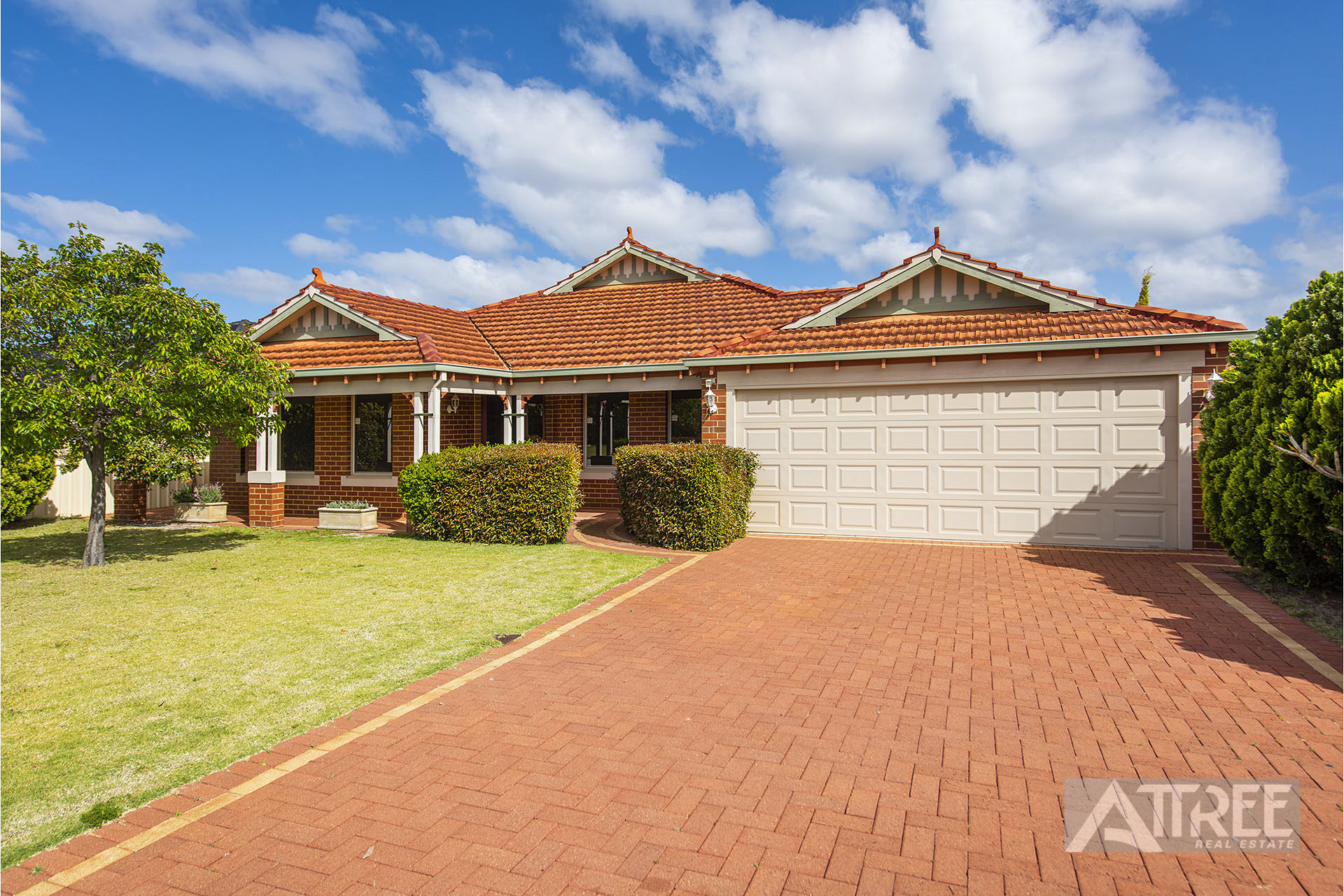 11 Burbank Street, Canning Vale WA 6155