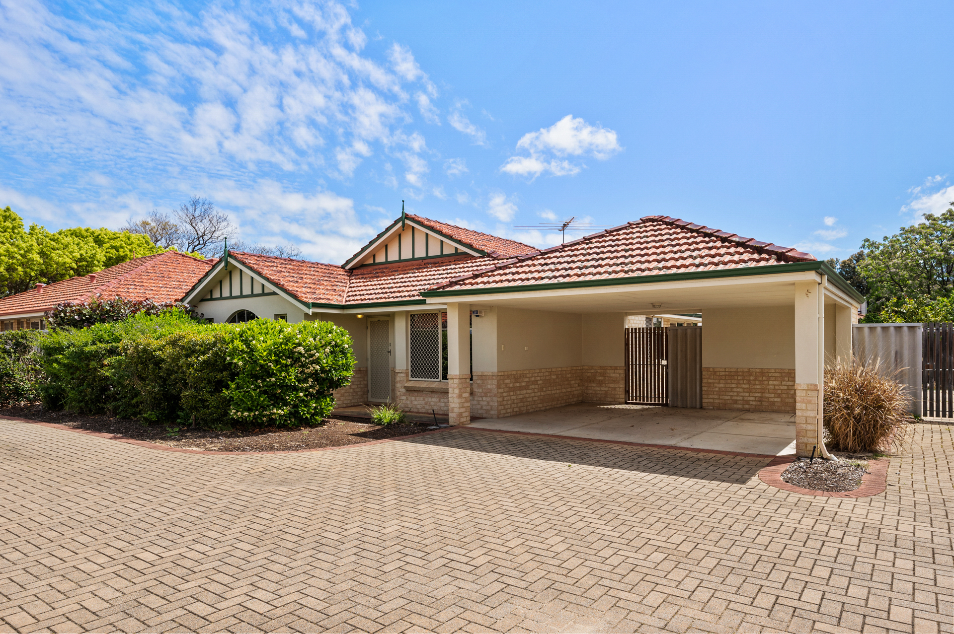 2/74 - 76 Upton Street, St James WA 6102