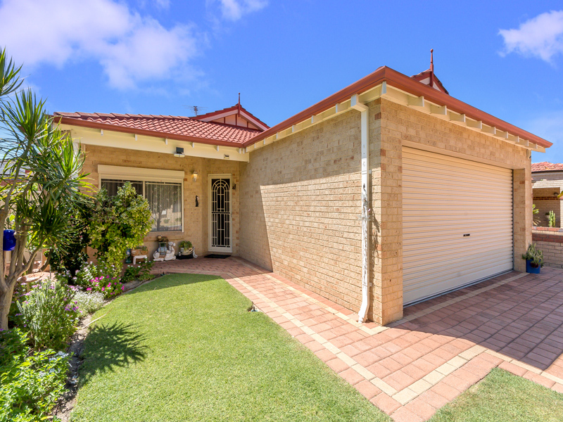 Listing image for 12 Silvergum Close, Stirling  WA  6021