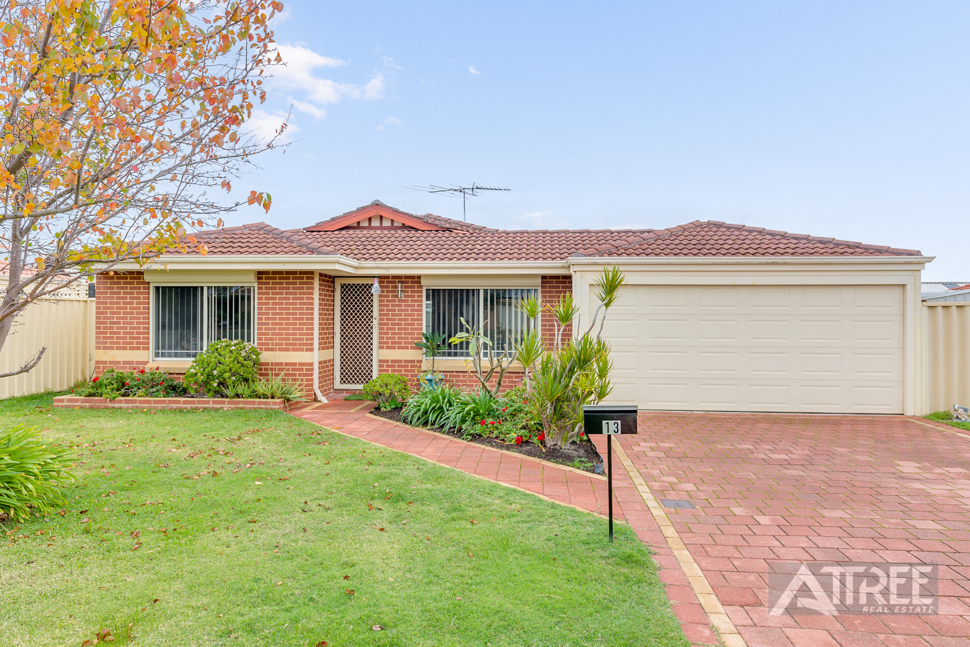 Listing image for 13 Jacana Place, Gosnells  WA  6110