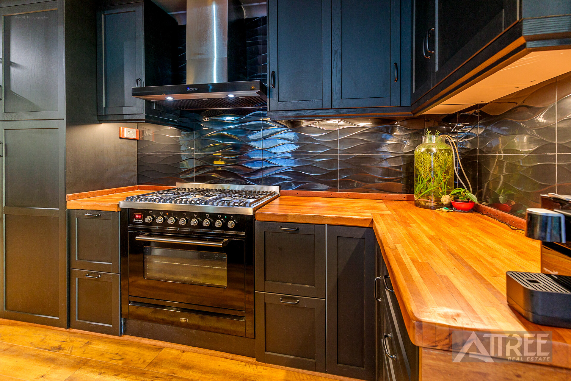 Listing image for 10 Gwalia Place, Gosnells  WA  6110