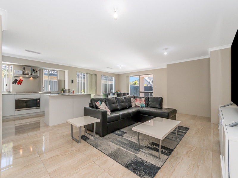 35 Nesbit Drive, Haynes WA 6112