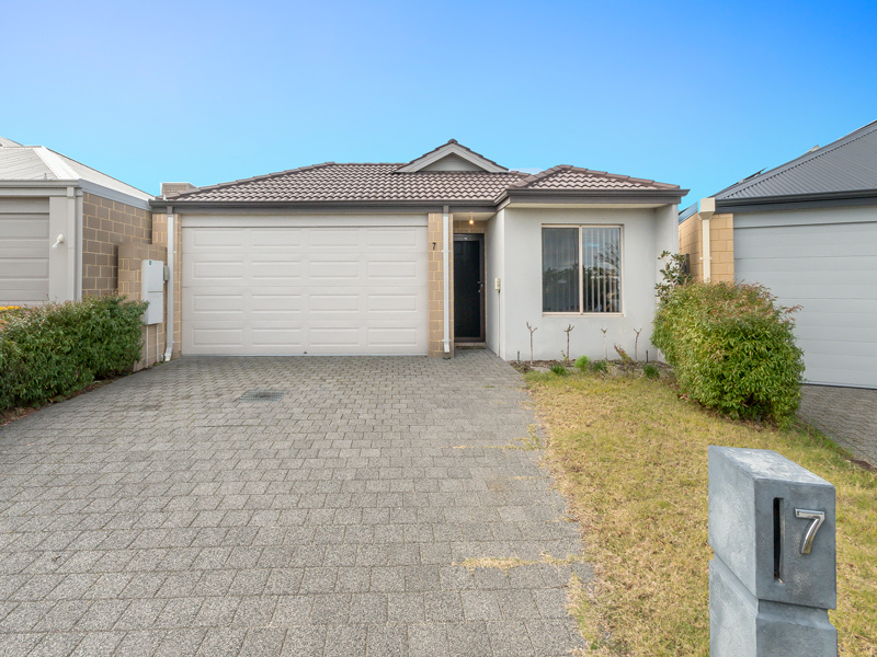 Listing image for 7 Gahnia Street, Piara Waters  WA  6112