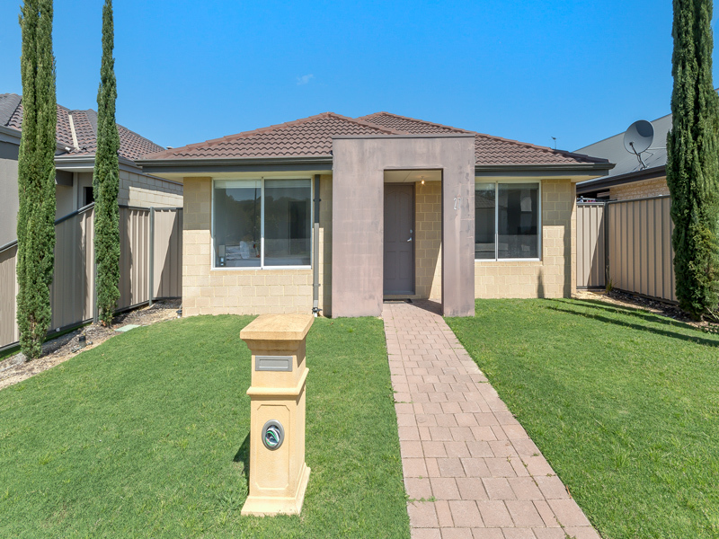 27 Torino Crescent, Piara Waters WA 6112