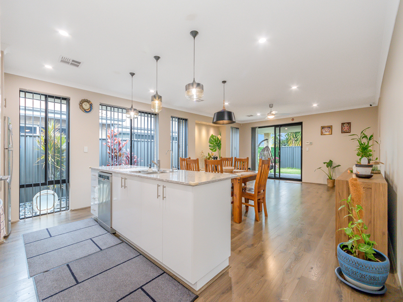 9 Rhone Way, Piara Waters WA 6112