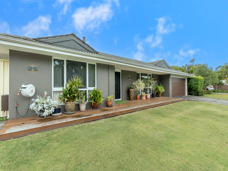 15 Empire Way, Thornlie WA 6108