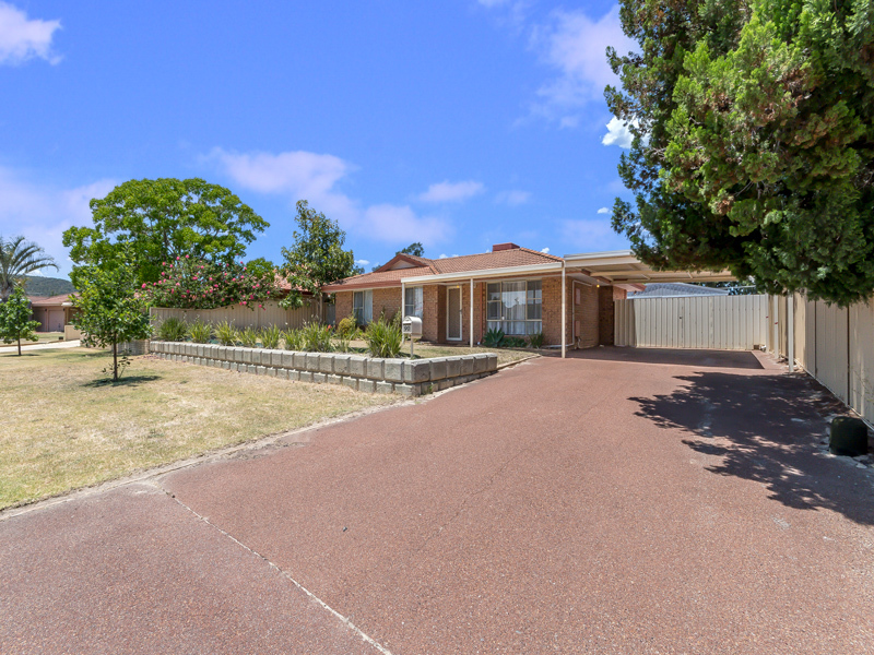 90 Inverness Circle, Camillo WA 6111