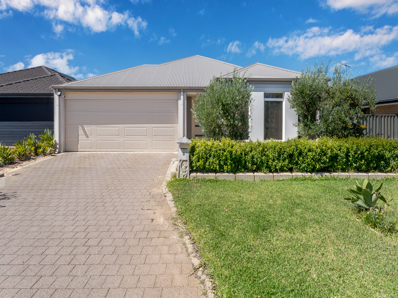 5 Sachem Bend, Piara Waters WA 6112