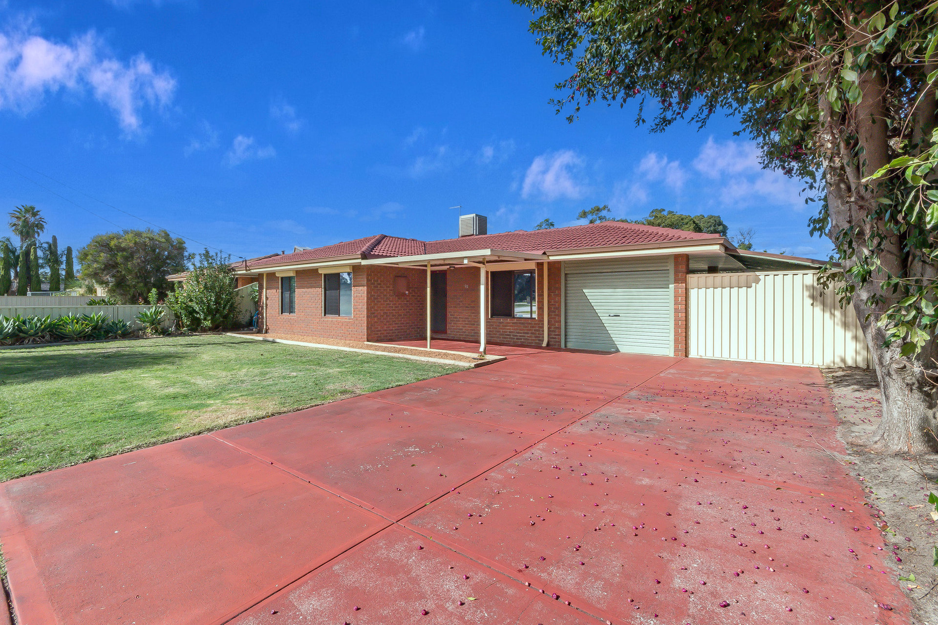 10 Isaacs Court, Huntingdale WA 6110