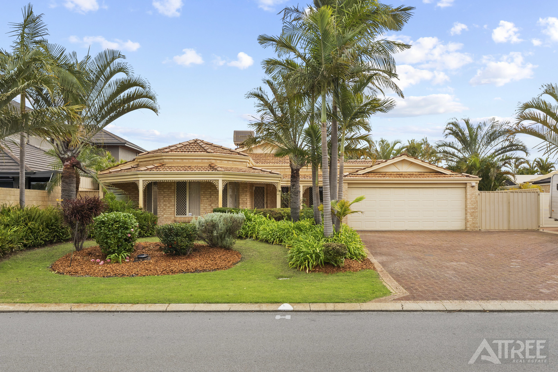 Listing image for 11 Illawarra Crescent, Canning Vale  WA  6155