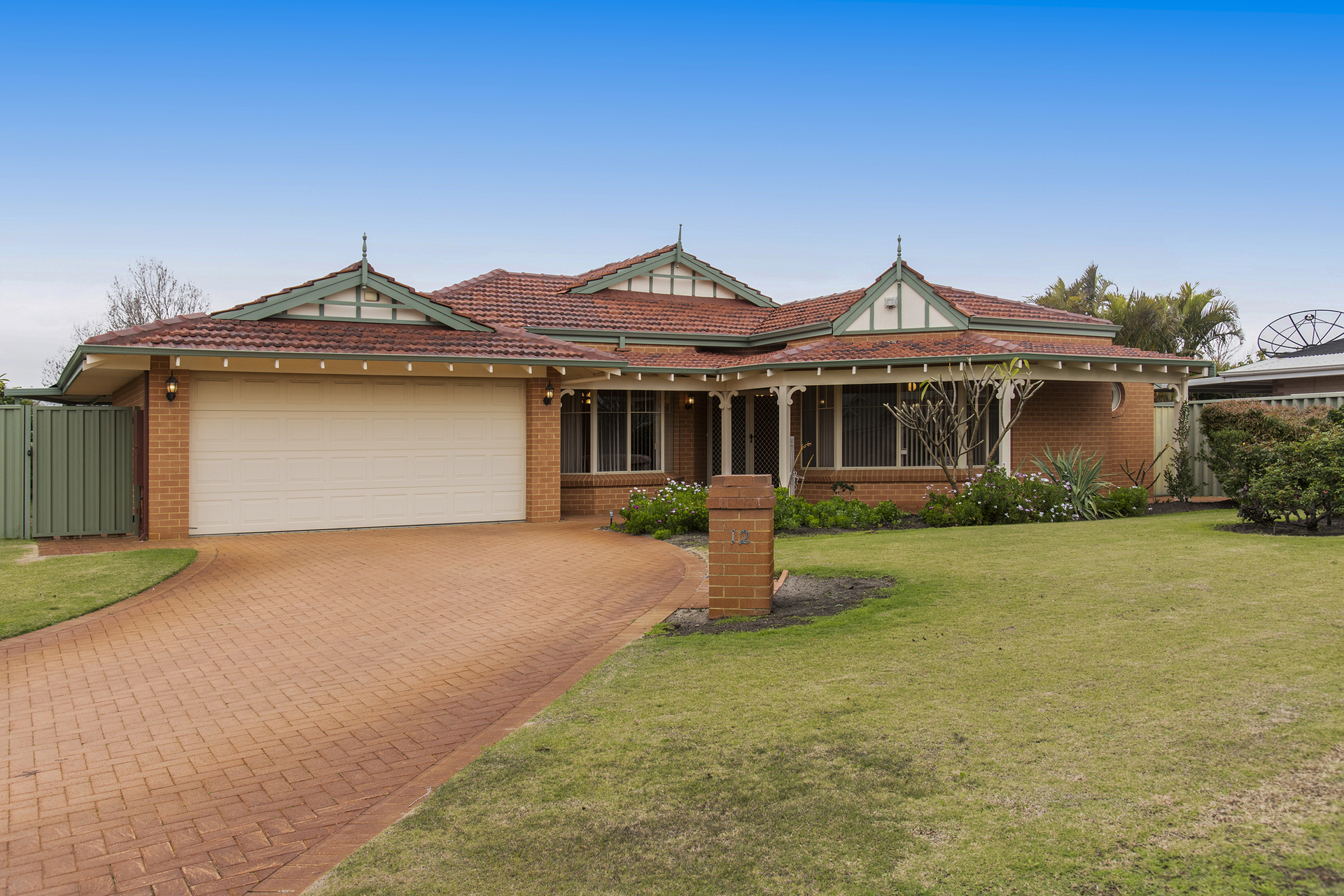 12 Lily Place, Thornlie WA 6108