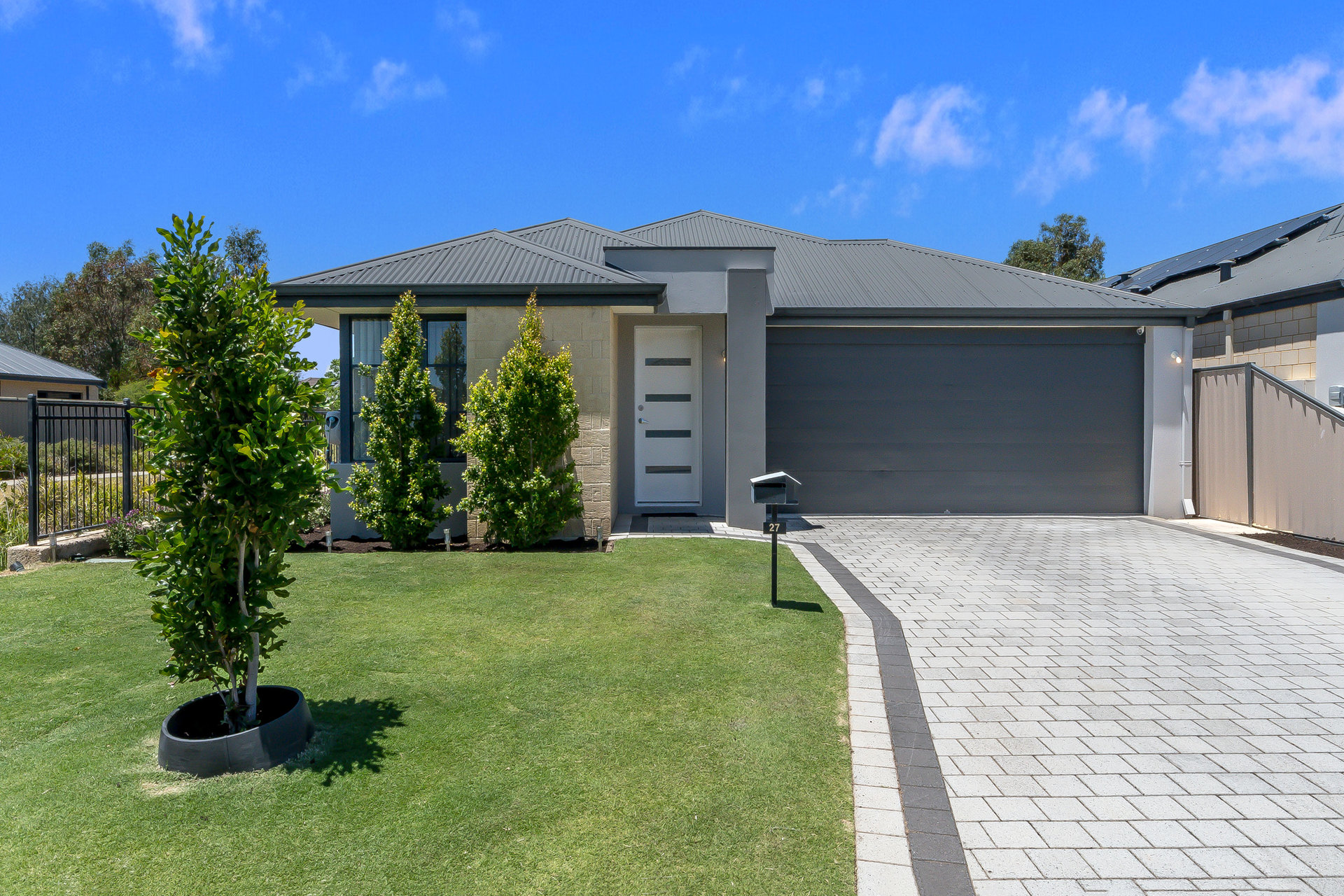 27 St Tropez Gardens, Piara Waters WA 6112