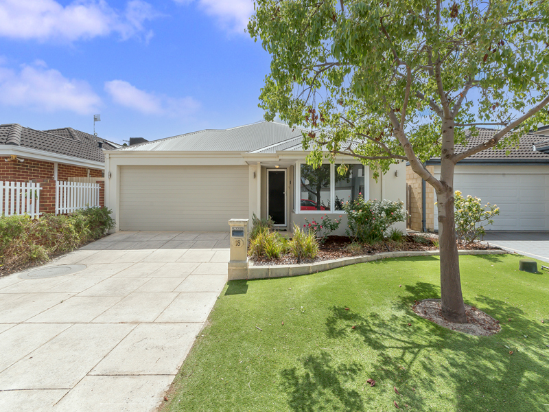 Listing image for 18 Kingway Gardens, Canning Vale  WA  6155