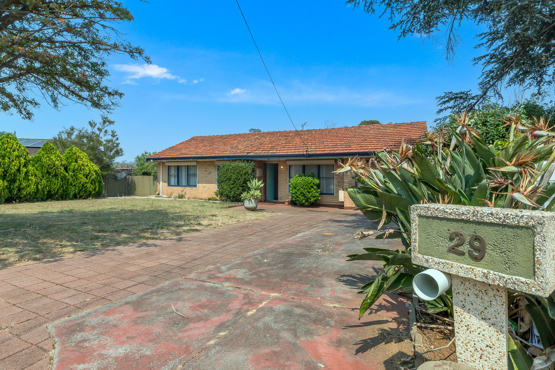 29 Banksia Road, Camillo WA 6111