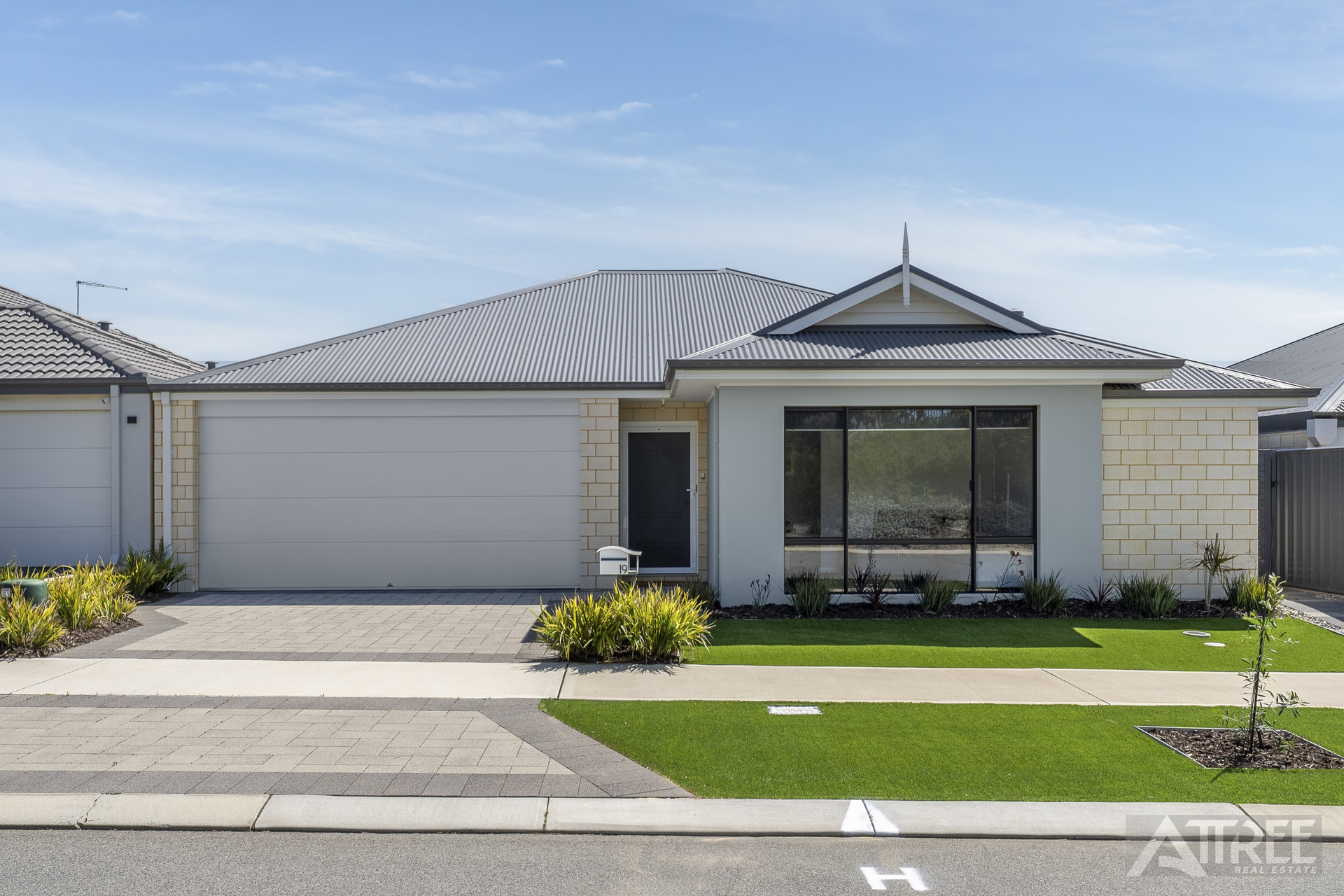 19 Melbourne Loop, Hammond Park WA 6164