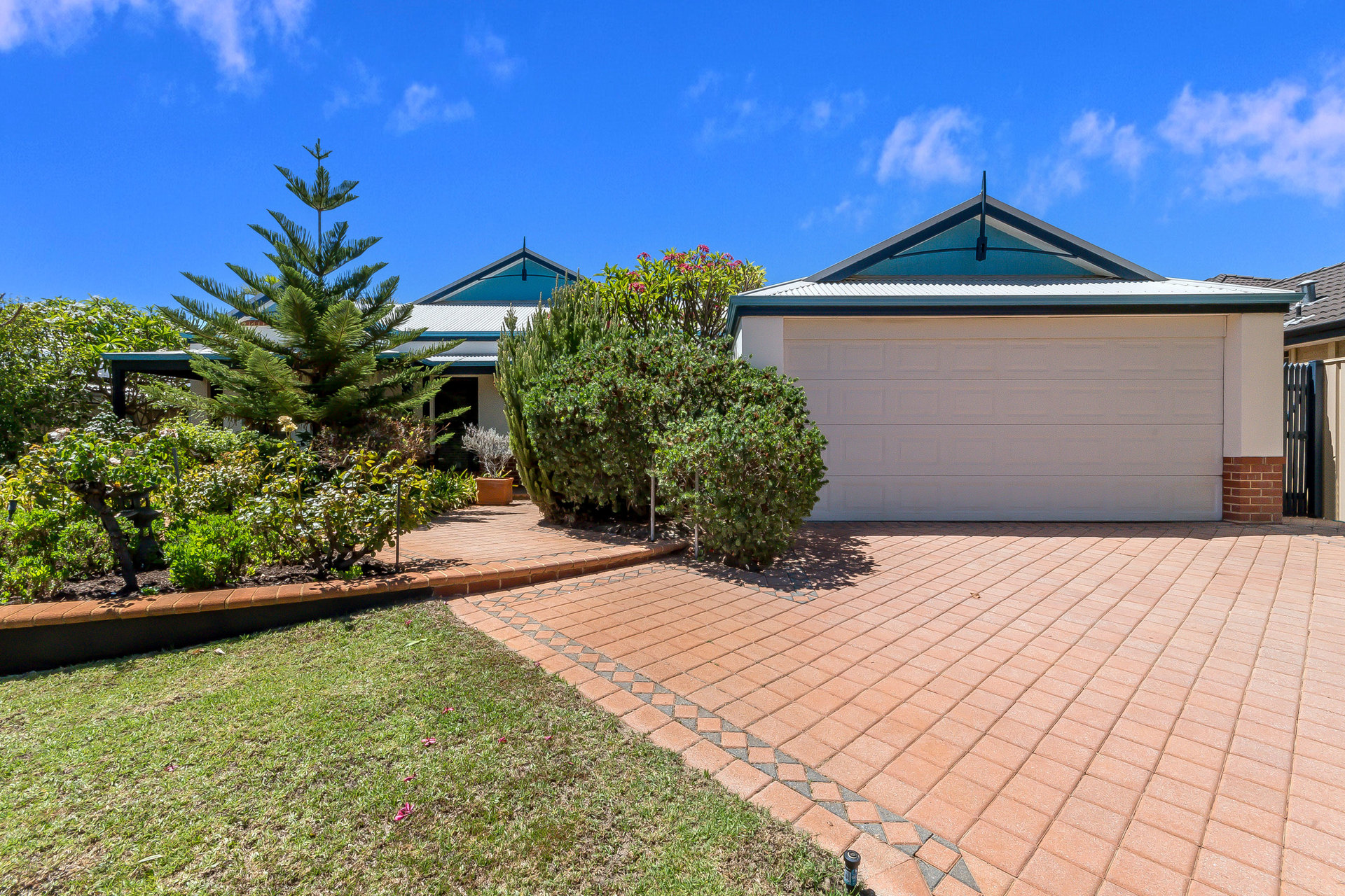 10 McInnes Way, Canning Vale WA 6155
