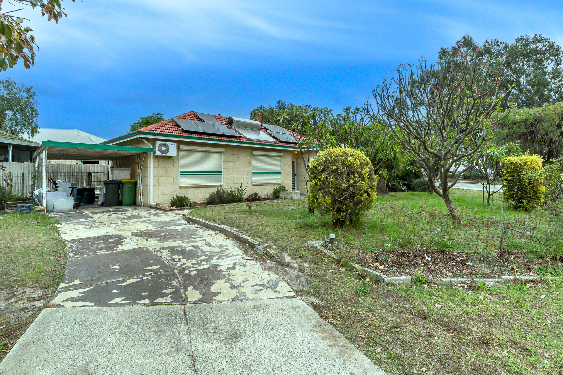 Listing image for 27 Connemara Drive, Thornlie  WA  6108