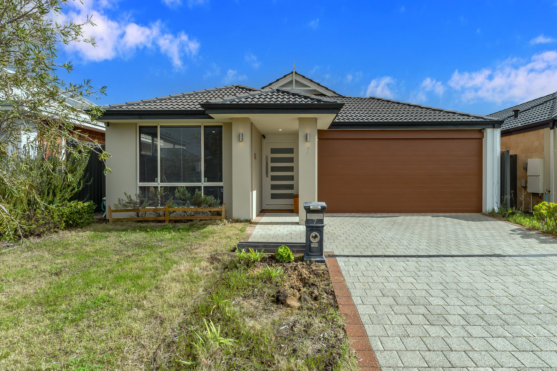 Listing image for 7 Bauxite Road, Treeby  WA  6164