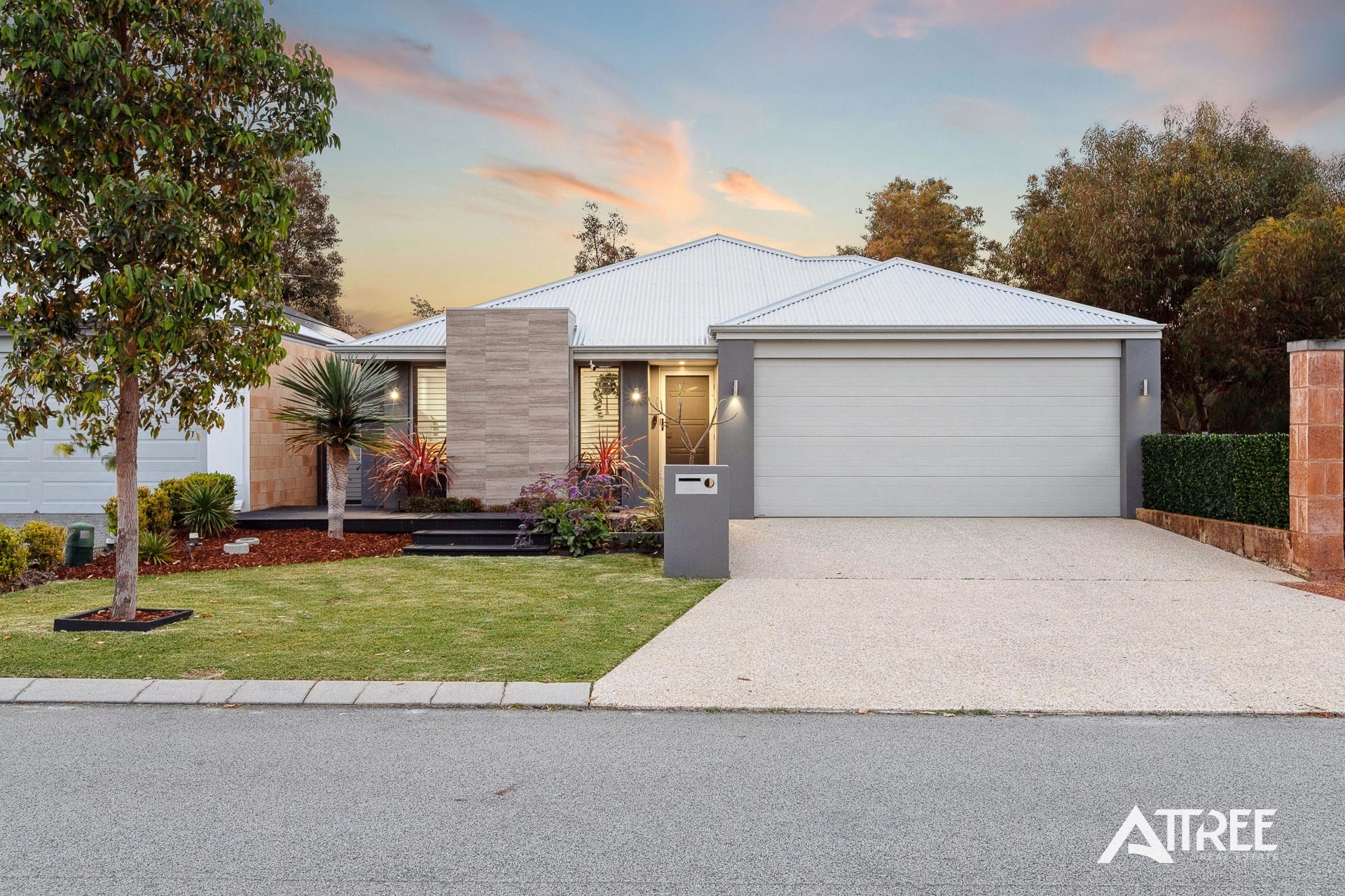 16 Grapestone Road, Piara Waters WA 6112