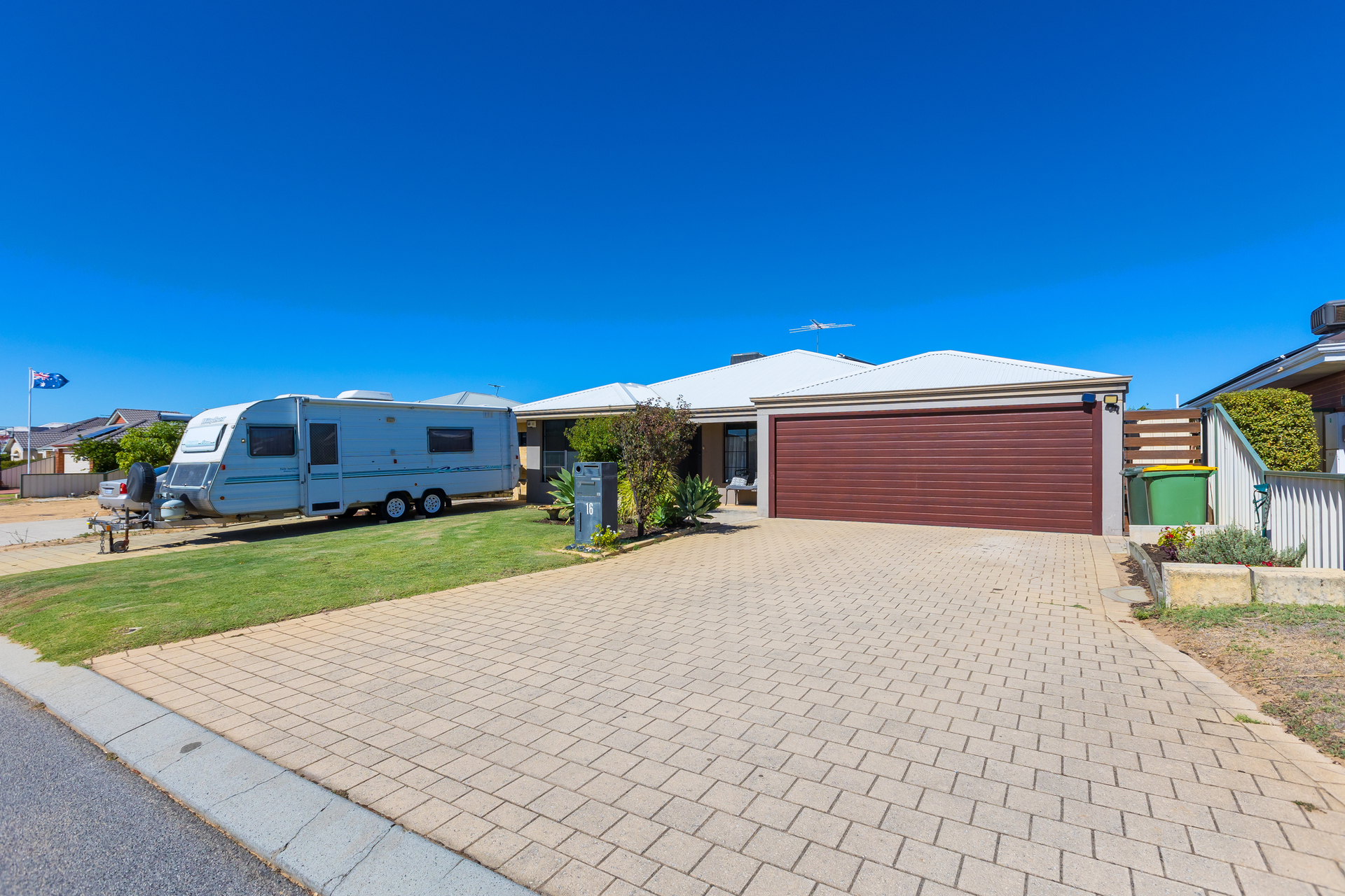 16 Glenfin Road, Seville Grove WA 6112