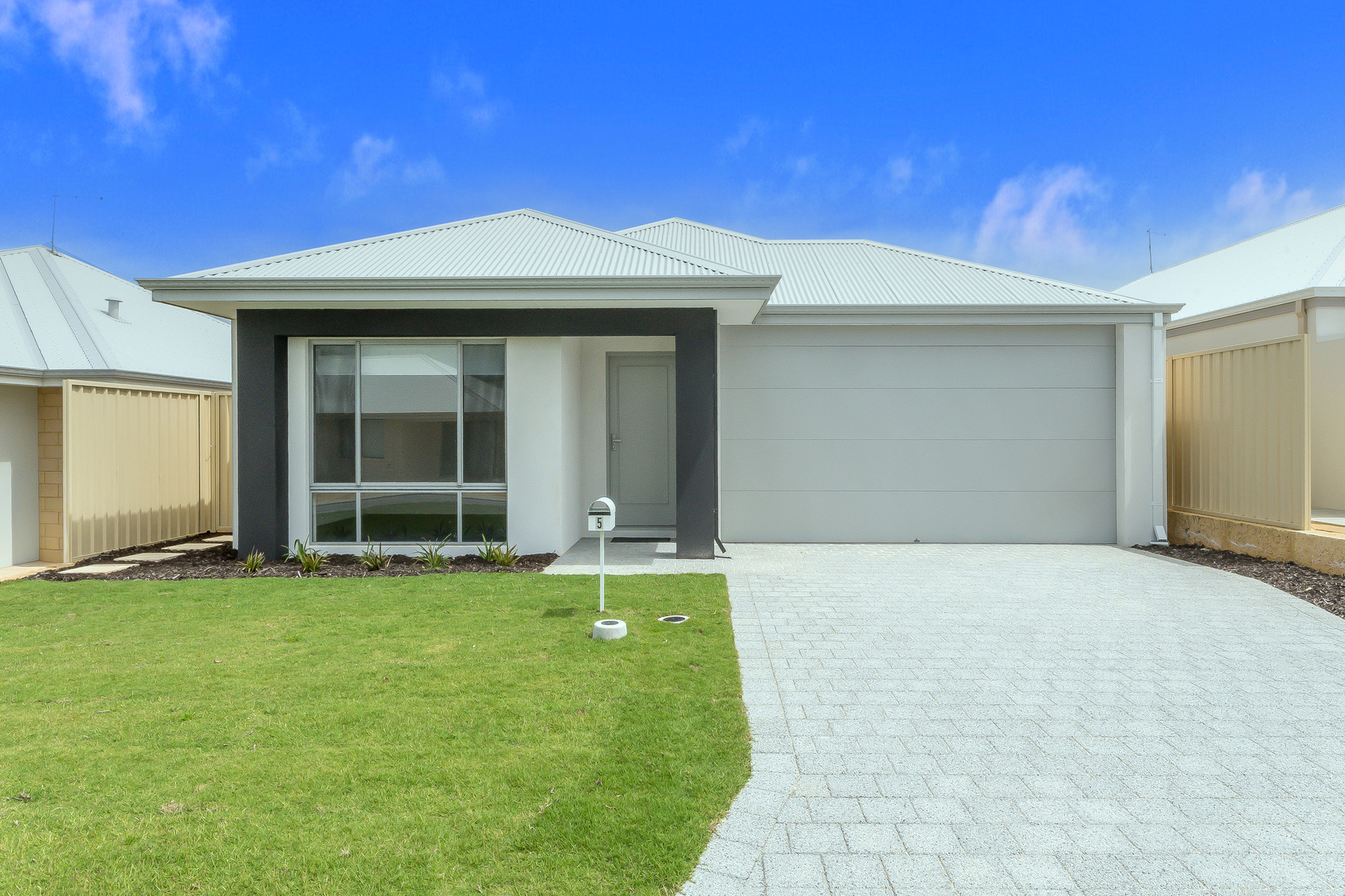 5 Somerset Way, Lakelands WA 6180