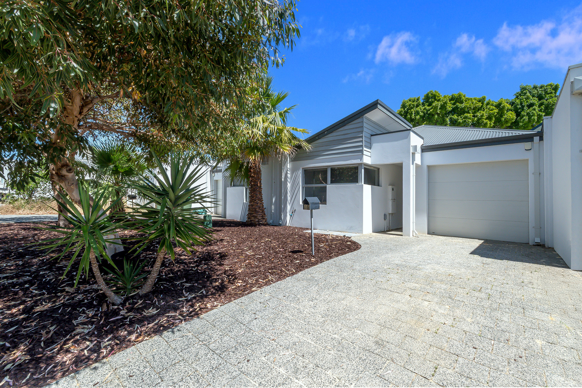 Listing image for 15 Ozone Parade, Trigg  WA  6029
