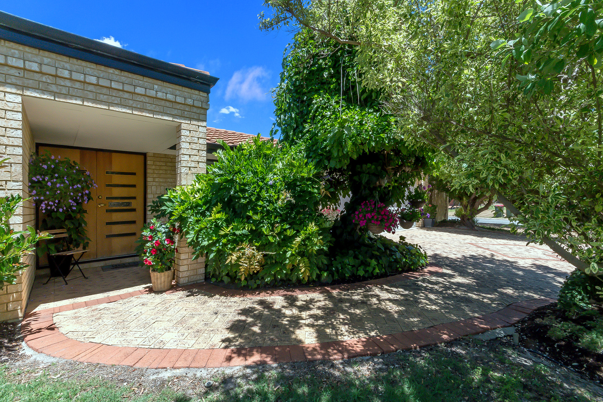 Listing image for 10 Pinewood Walk, Canning Vale  WA  6155