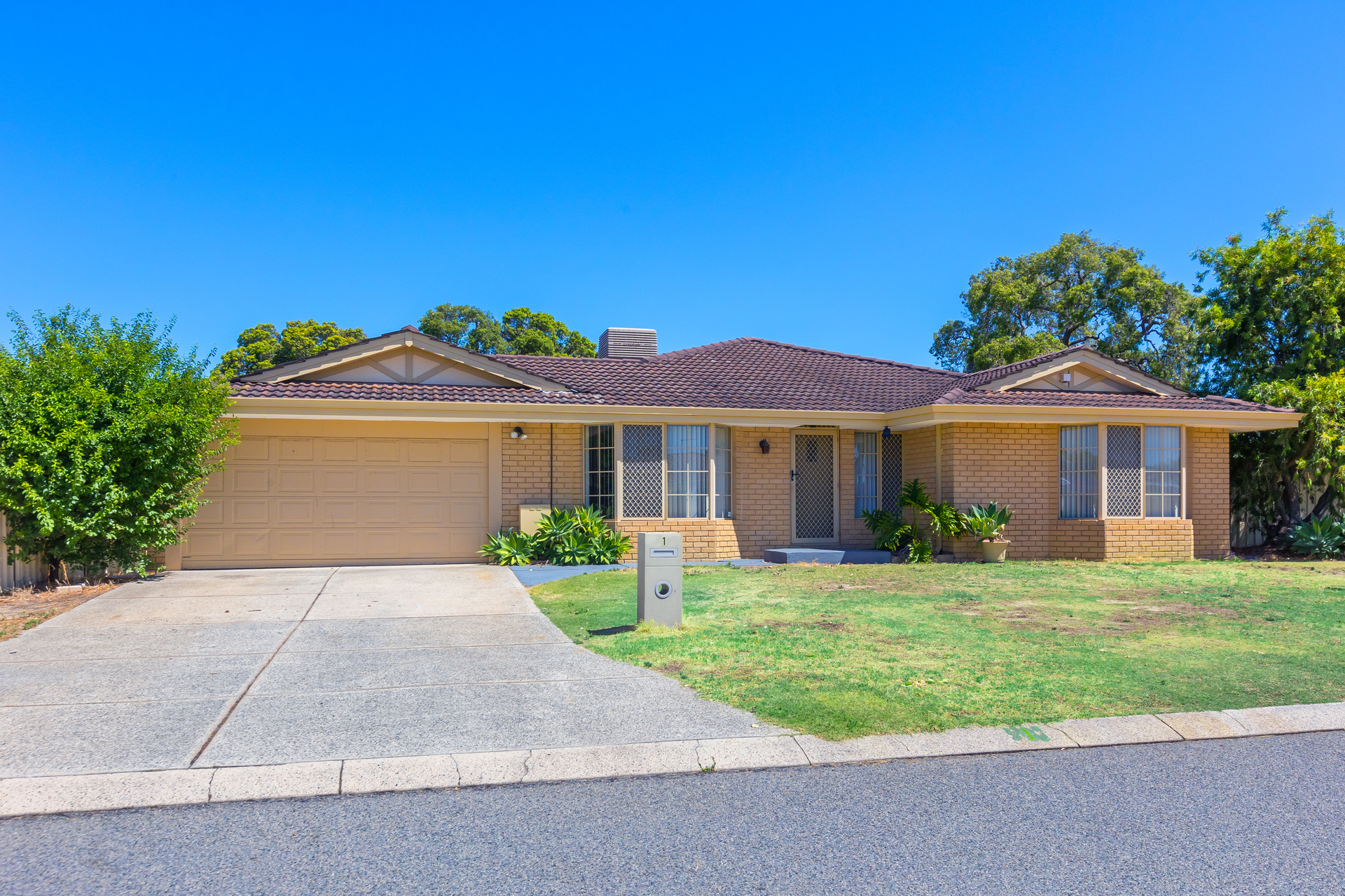 1 Ambassador Court, Thornlie WA 6108