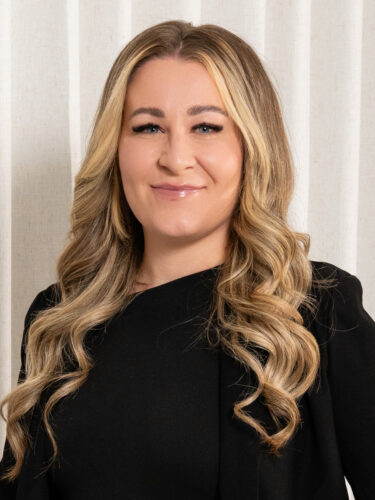 Headshot profile photo of Elizabethe Carr