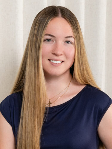 Headshot profile photo of Keely Bennett