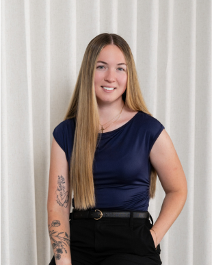 Headshot profile photo of Keely Bennett