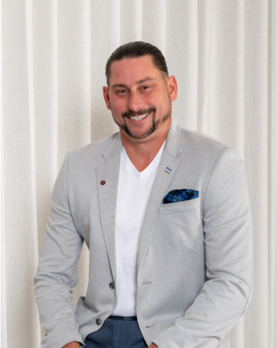 Headshot profile photo of Nathan Want