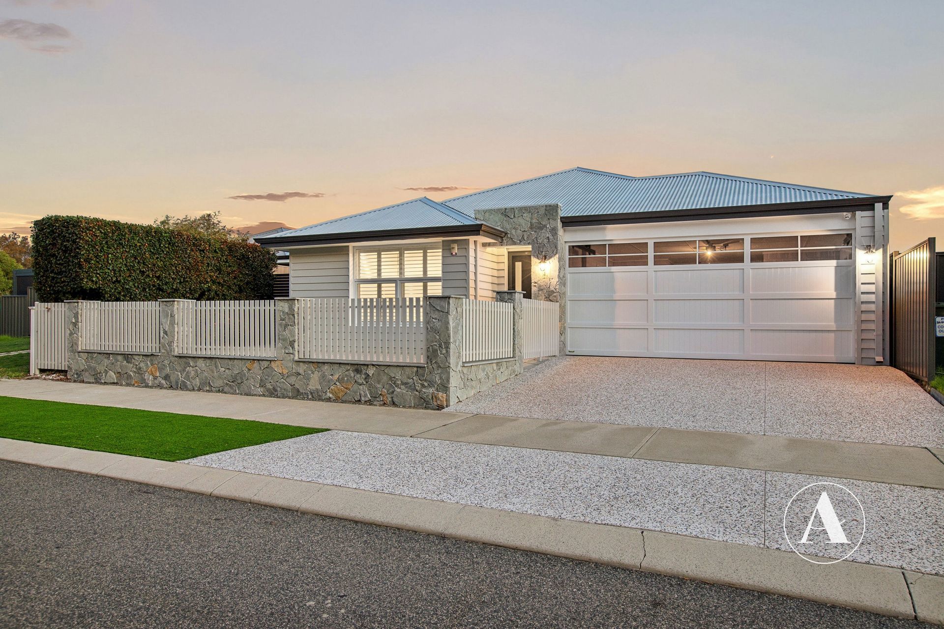 4 Oaklawn Street, Hilbert WA 6112